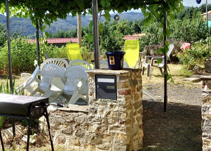 Maison Charmante à Mercœur Avec Jardin Et Parking Hébergement de vacances Mercoeur (Haute-Loire)